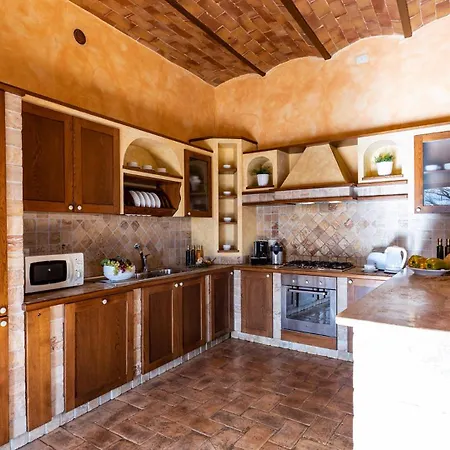 Il Poderuccio 17, Emma Villa *